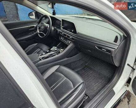 Білий Хендай Соната, об'ємом двигуна 2.5 л та пробігом 49 тис. км за 18599 $, фото 9 на Automoto.ua