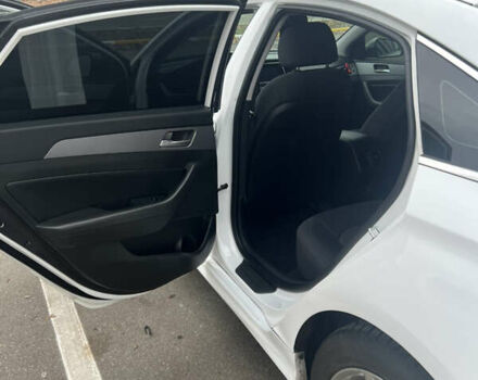 Белый Хендай Соната, объемом двигателя 2.4 л и пробегом 150 тыс. км за 13500 $, фото 14 на Automoto.ua