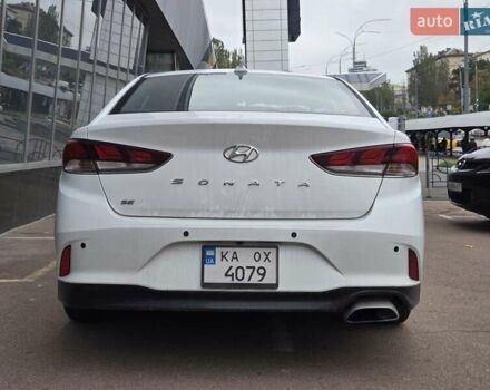 Білий Хендай Соната, об'ємом двигуна 2.4 л та пробігом 195 тис. км за 15900 $, фото 5 на Automoto.ua