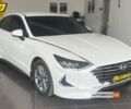 Белый Хендай Соната, объемом двигателя 2 л и пробегом 141 тыс. км за 25000 $, фото 1 на Automoto.ua
