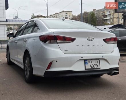 Білий Хендай Соната, об'ємом двигуна 2.4 л та пробігом 195 тис. км за 15900 $, фото 4 на Automoto.ua