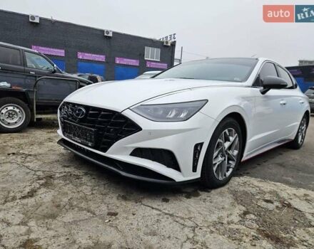 Білий Хендай Соната, об'ємом двигуна 2.5 л та пробігом 49 тис. км за 18599 $, фото 2 на Automoto.ua