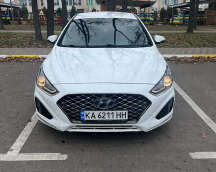 Белый Хендай Соната, объемом двигателя 2.4 л и пробегом 150 тыс. км за 13500 $, фото 1 на Automoto.ua