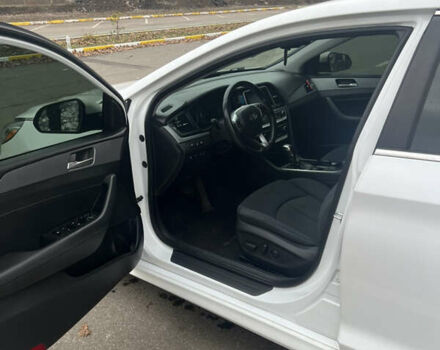 Белый Хендай Соната, объемом двигателя 2.4 л и пробегом 150 тыс. км за 13500 $, фото 13 на Automoto.ua