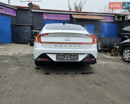 Білий Хендай Соната, об'ємом двигуна 2.5 л та пробігом 49 тис. км за 18599 $, фото 3 на Automoto.ua