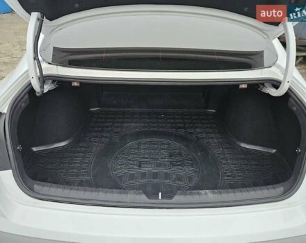 Білий Хендай Соната, об'ємом двигуна 2.5 л та пробігом 49 тис. км за 18599 $, фото 10 на Automoto.ua