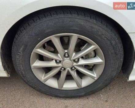 Білий Хендай Соната, об'ємом двигуна 2.4 л та пробігом 195 тис. км за 15900 $, фото 17 на Automoto.ua