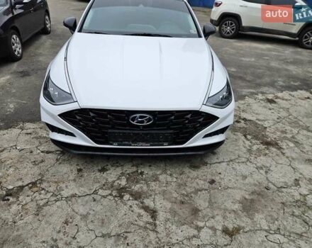Білий Хендай Соната, об'ємом двигуна 2.5 л та пробігом 49 тис. км за 18599 $, фото 1 на Automoto.ua