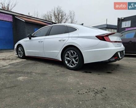 Білий Хендай Соната, об'ємом двигуна 2.5 л та пробігом 49 тис. км за 18599 $, фото 5 на Automoto.ua