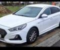 Белый Хендай Соната, объемом двигателя 2 л и пробегом 153 тыс. км за 13700 $, фото 1 на Automoto.ua