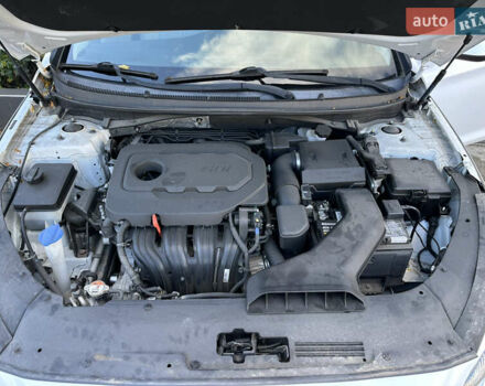 Білий Хендай Соната, об'ємом двигуна 2.5 л та пробігом 62 тис. км за 14500 $, фото 9 на Automoto.ua