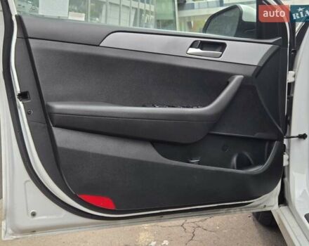 Білий Хендай Соната, об'ємом двигуна 2.4 л та пробігом 195 тис. км за 15900 $, фото 15 на Automoto.ua