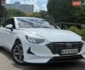 Білий Хендай Соната, об'ємом двигуна 2 л та пробігом 142 тис. км за 19900 $, фото 1 на Automoto.ua