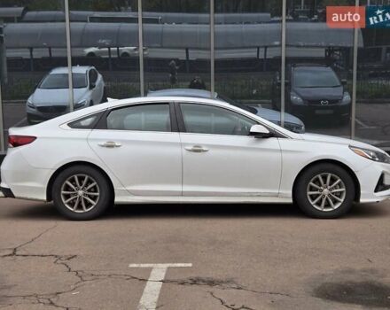 Білий Хендай Соната, об'ємом двигуна 2.4 л та пробігом 195 тис. км за 15900 $, фото 6 на Automoto.ua