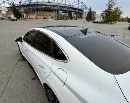 Білий Хендай Соната, об'ємом двигуна 1.6 л та пробігом 55 тис. км за 21400 $, фото 11 на Automoto.ua