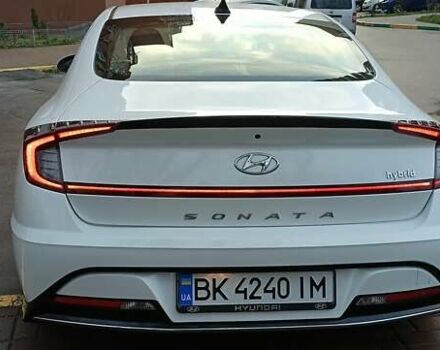 Білий Хендай Соната, об'ємом двигуна 2 л та пробігом 43 тис. км за 23550 $, фото 1 на Automoto.ua