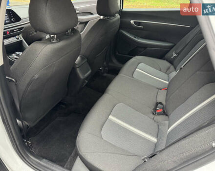 Білий Хендай Соната, об'ємом двигуна 2.5 л та пробігом 95 тис. км за 17500 $, фото 15 на Automoto.ua