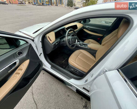 Білий Хендай Соната, об'ємом двигуна 1.6 л та пробігом 55 тис. км за 21400 $, фото 12 на Automoto.ua