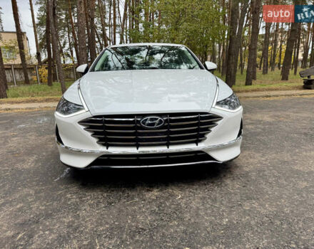 Білий Хендай Соната, об'ємом двигуна 2.5 л та пробігом 95 тис. км за 17500 $, фото 1 на Automoto.ua
