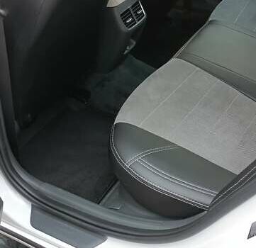 Білий Хендай Соната, об'ємом двигуна 2 л та пробігом 43 тис. км за 23550 $, фото 23 на Automoto.ua