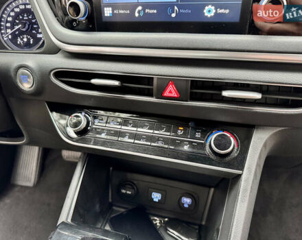 Білий Хендай Соната, об'ємом двигуна 2.5 л та пробігом 95 тис. км за 17500 $, фото 20 на Automoto.ua