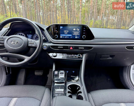 Білий Хендай Соната, об'ємом двигуна 2.5 л та пробігом 95 тис. км за 17500 $, фото 18 на Automoto.ua