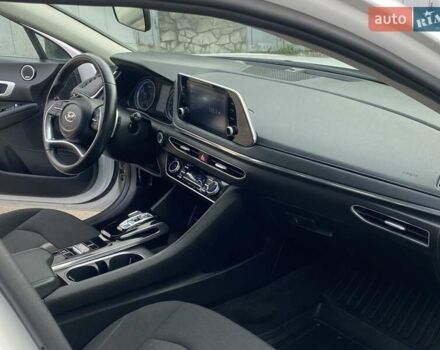 Белый Хендай Соната, объемом двигателя 2 л и пробегом 95 тыс. км за 20900 $, фото 44 на Automoto.ua