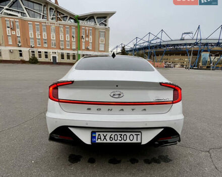 Білий Хендай Соната, об'ємом двигуна 1.6 л та пробігом 55 тис. км за 21400 $, фото 9 на Automoto.ua