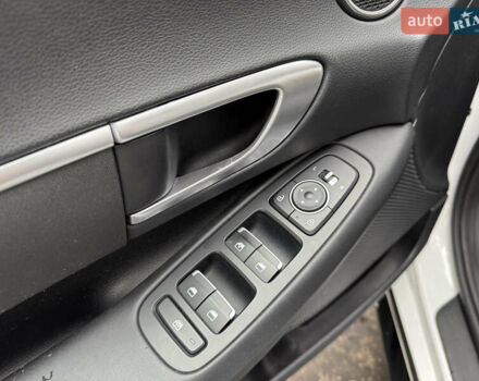 Білий Хендай Соната, об'ємом двигуна 2.5 л та пробігом 95 тис. км за 17500 $, фото 14 на Automoto.ua