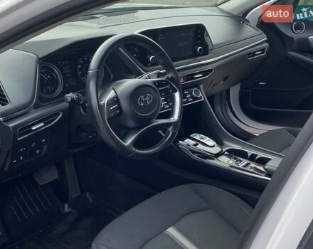 Белый Хендай Соната, объемом двигателя 2 л и пробегом 95 тыс. км за 20900 $, фото 16 на Automoto.ua