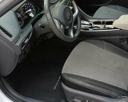 Білий Хендай Соната, об'ємом двигуна 2 л та пробігом 43 тис. км за 23550 $, фото 28 на Automoto.ua