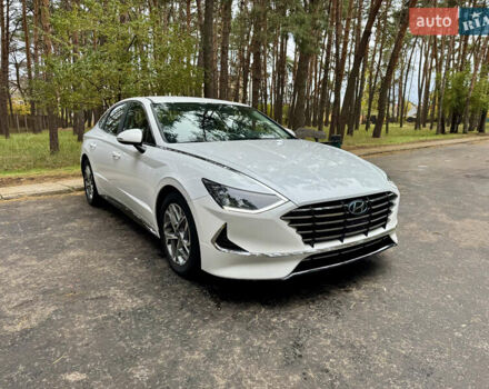 Білий Хендай Соната, об'ємом двигуна 2.5 л та пробігом 95 тис. км за 17500 $, фото 2 на Automoto.ua