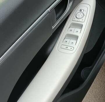 Білий Хендай Соната, об'ємом двигуна 2 л та пробігом 43 тис. км за 23550 $, фото 17 на Automoto.ua