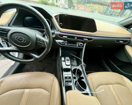 Білий Хендай Соната, об'ємом двигуна 1.6 л та пробігом 55 тис. км за 21400 $, фото 21 на Automoto.ua