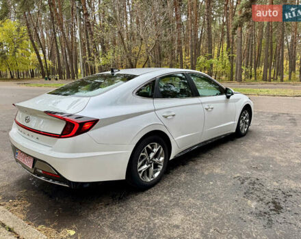 Білий Хендай Соната, об'ємом двигуна 2.5 л та пробігом 95 тис. км за 17500 $, фото 5 на Automoto.ua