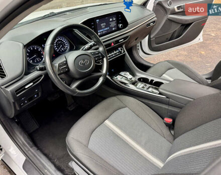 Білий Хендай Соната, об'ємом двигуна 2.5 л та пробігом 95 тис. км за 17500 $, фото 13 на Automoto.ua