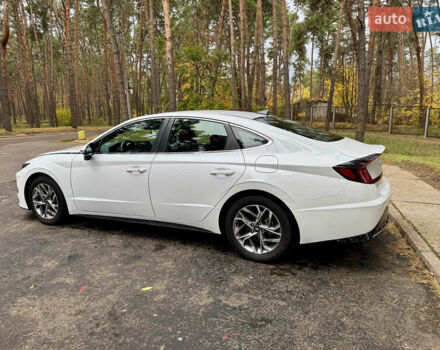 Білий Хендай Соната, об'ємом двигуна 2.5 л та пробігом 95 тис. км за 17500 $, фото 7 на Automoto.ua