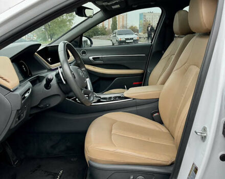 Білий Хендай Соната, об'ємом двигуна 1.6 л та пробігом 55 тис. км за 21400 $, фото 23 на Automoto.ua