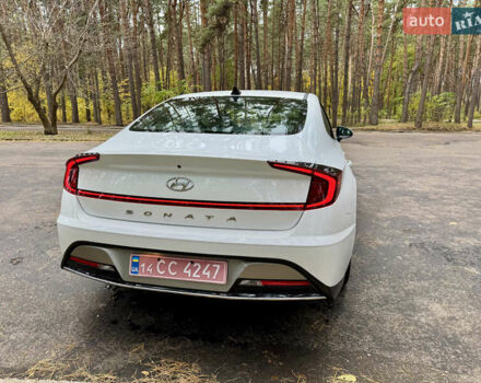 Білий Хендай Соната, об'ємом двигуна 2.5 л та пробігом 95 тис. км за 17500 $, фото 6 на Automoto.ua