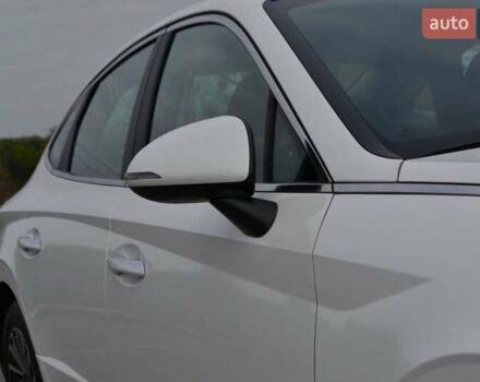 Белый Хендай Соната, объемом двигателя 2 л и пробегом 95 тыс. км за 20900 $, фото 24 на Automoto.ua