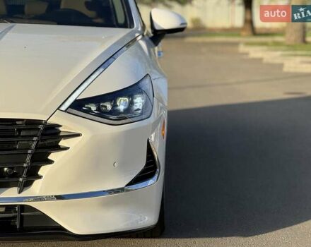 Белый Хендай Соната, объемом двигателя 2 л и пробегом 26 тыс. км за 25000 $, фото 8 на Automoto.ua