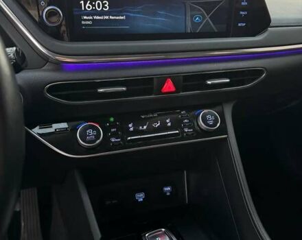 Белый Хендай Соната, объемом двигателя 2 л и пробегом 115 тыс. км за 20000 $, фото 10 на Automoto.ua