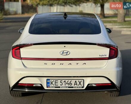 Белый Хендай Соната, объемом двигателя 2 л и пробегом 26 тыс. км за 25000 $, фото 5 на Automoto.ua