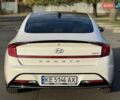 Белый Хендай Соната, объемом двигателя 2 л и пробегом 26 тыс. км за 25000 $, фото 5 на Automoto.ua