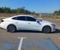 Белый Хендай Соната, объемом двигателя 2 л и пробегом 80 тыс. км за 21500 $, фото 2 на Automoto.ua