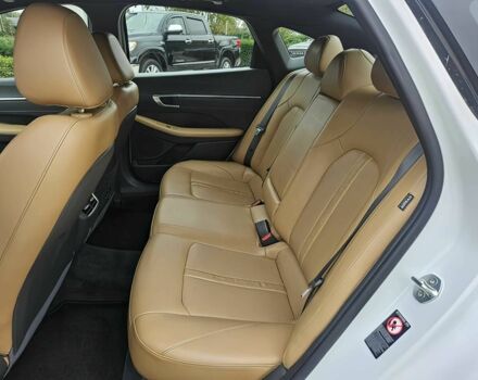 Белый Хендай Соната, объемом двигателя 1.6 л и пробегом 23 тыс. км за 9000 $, фото 11 на Automoto.ua