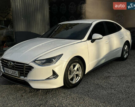 Белый Хендай Соната, объемом двигателя 2 л и пробегом 121 тыс. км за 19700 $, фото 2 на Automoto.ua