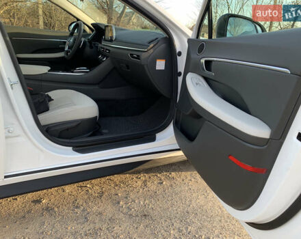 Белый Хендай Соната, объемом двигателя 2 л и пробегом 20 тыс. км за 27800 $, фото 47 на Automoto.ua