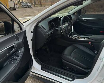 Белый Хендай Соната, объемом двигателя 2 л и пробегом 115 тыс. км за 20000 $, фото 7 на Automoto.ua