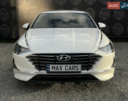 Белый Хендай Соната, объемом двигателя 2 л и пробегом 121 тыс. км за 19700 $, фото 1 на Automoto.ua